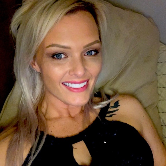 Meet your Posher, Tia - Picture 1 of 1